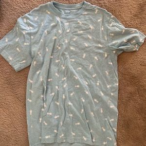 Men’s short sleeve light blue pineapple print crew tee